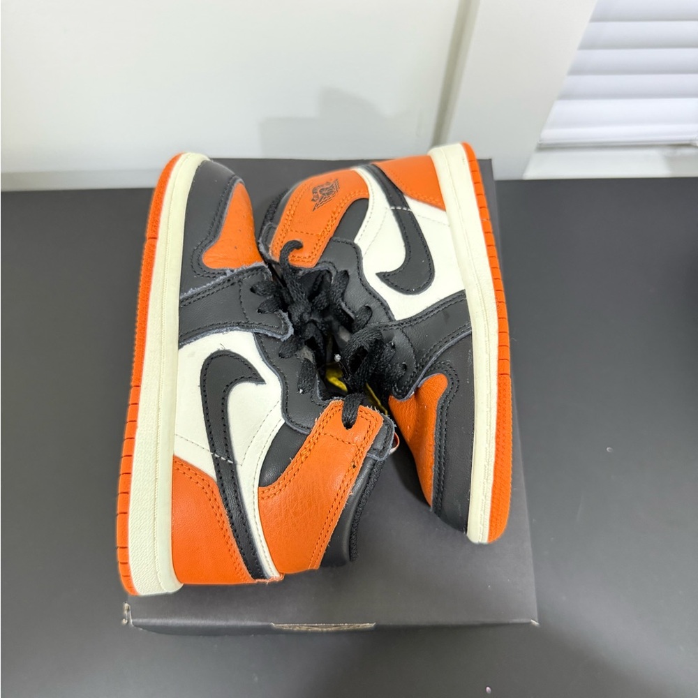 Jordan 1 High Toddler 9C - Picture 2 of 5